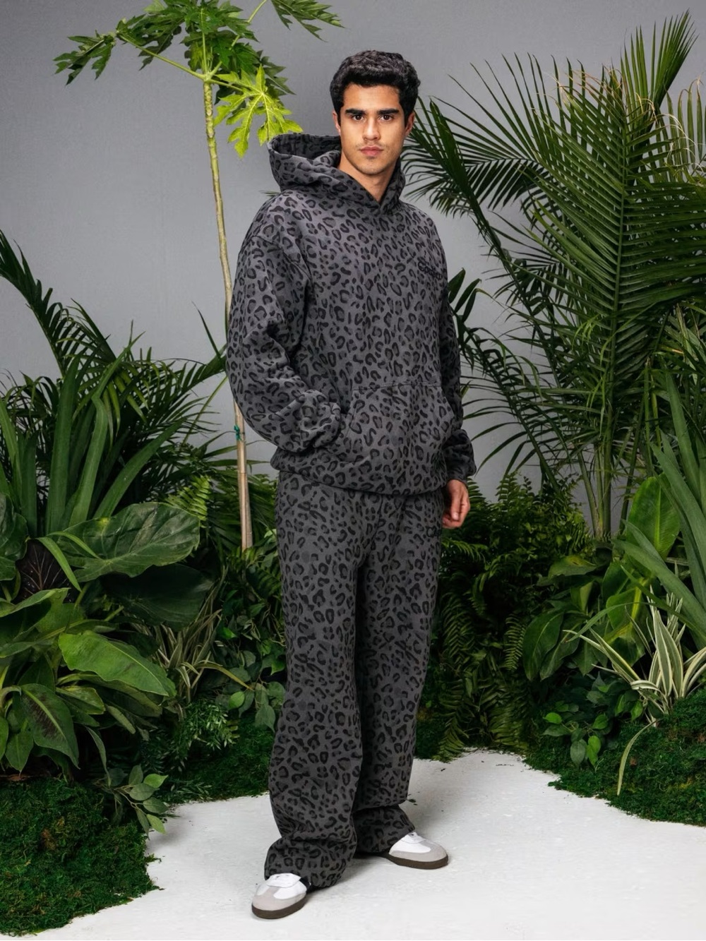 Comfrt Minimalist Straight Leg Sweatpants